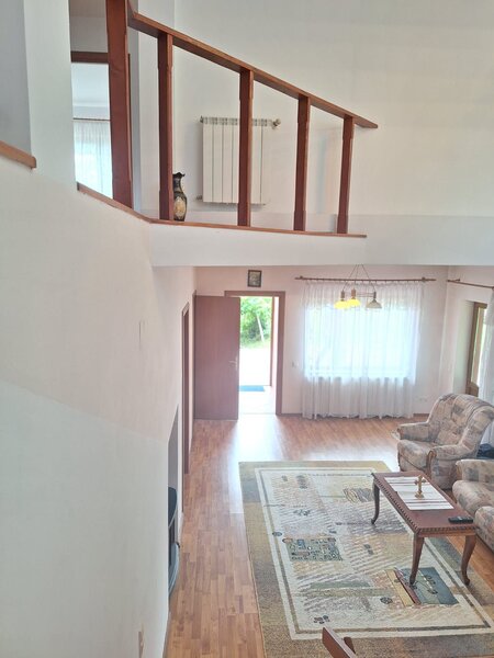 Giurgiu, vila cu padure proprie, izvor si iaz pe 19.900 mp teren,