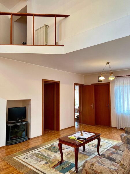 Giurgiu, vila cu padure proprie, izvor si iaz pe 19.900 mp teren,