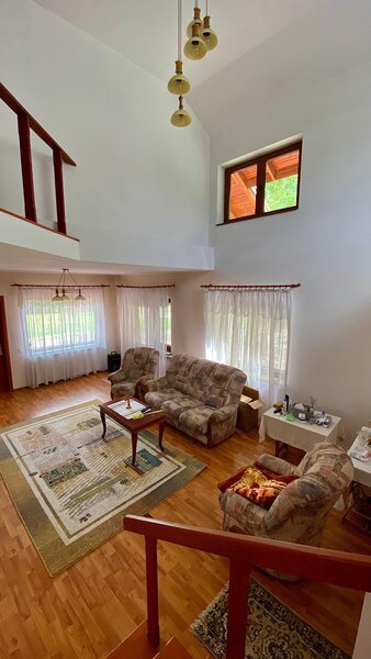 Giurgiu, vila cu padure proprie, izvor si iaz pe 19.900 mp teren,