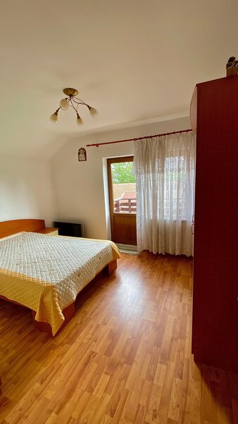 Giurgiu, vila cu padure proprie, izvor si iaz pe 19.900 mp teren,