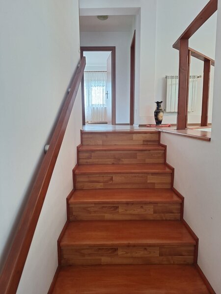 Giurgiu, vila cu padure proprie, izvor si iaz pe 19.900 mp teren,